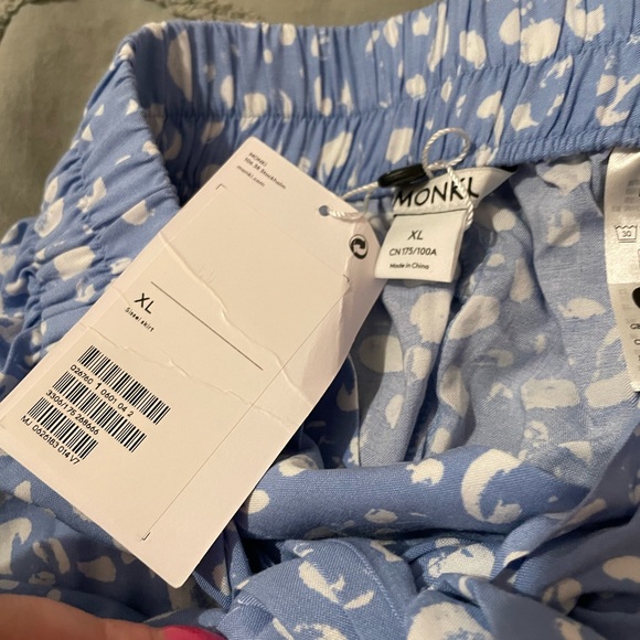 2 Midi Length skirts - Picture 4 of 4